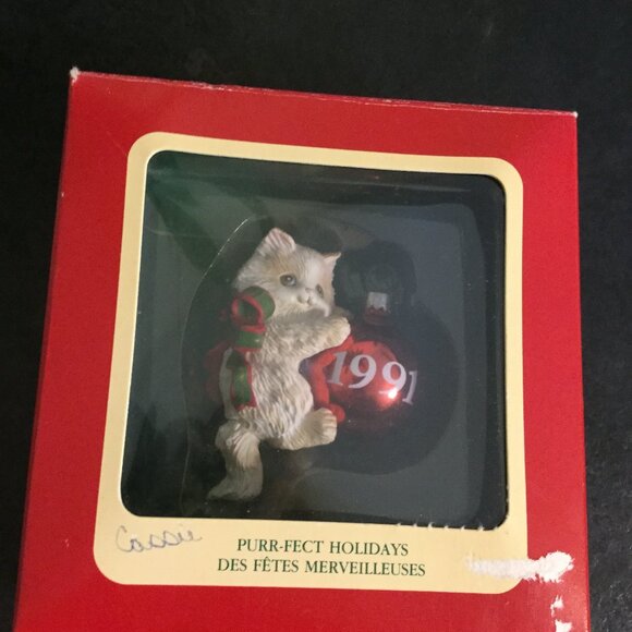 Vintage 1991 Christmas ornament Cat on red ball  in original box - Picture 1 of 4